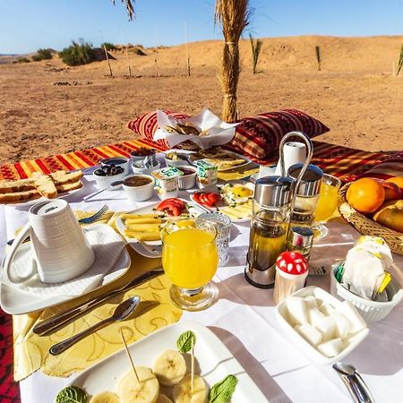 Desert Glamping Merzouga Bagian luar foto